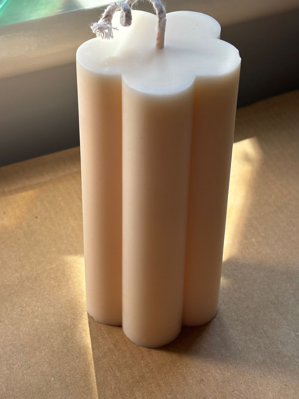Thumbnail: Daisy flower  - pillar candle