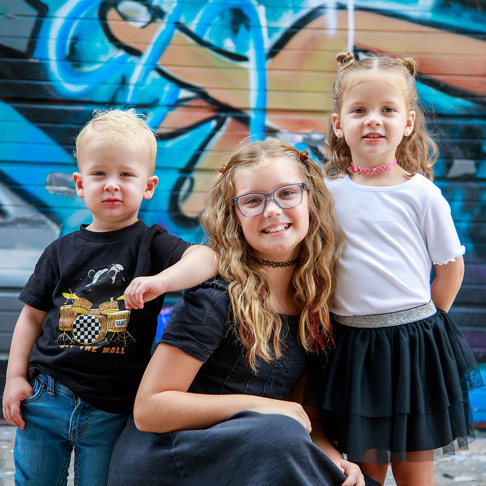outdoor-photoshoot-kids-urban-graffiti-kansas-city