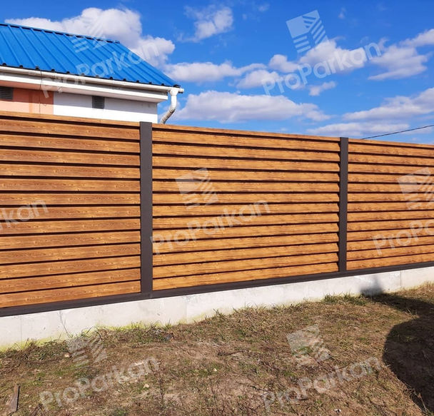 деревянный забор жалюзи под дерево 