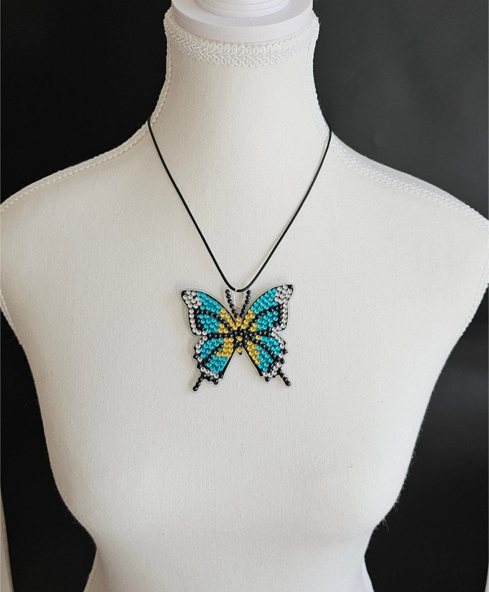 Halskette Schmetterling Schwarz,Weiss,Gelb,Türkis