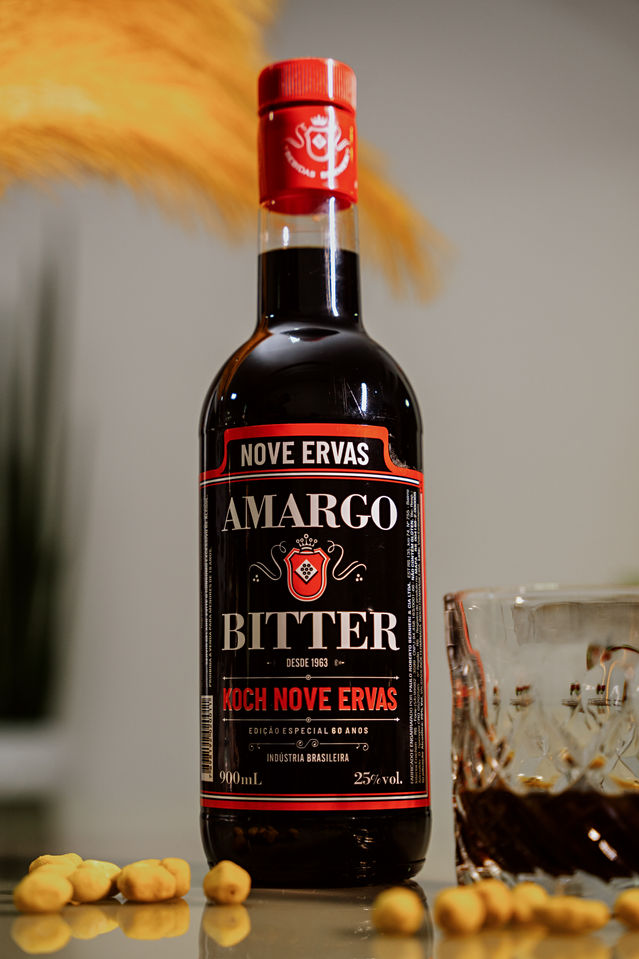 O Bitter Koch Nove Ervas é produzido com a mesma formulação desde 1963 e faz sucesso entre aqueles que apreciam uma bebida encorpada e ao mesmo tempo complexa.
*Graduação alcoólica: 25%.