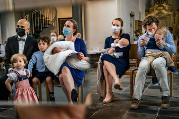 Taufe mit zwei Familien und Tauffotograf Solingen-5.jpg