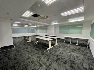 Available commercial spaces for rent at Five Ecom Center, Pasay City – prime location near business hubs and transportation. Ideal office or retail spaces with modern amenities, high visibility, and flexible layouts. Perfect for startups, SMEs, or e-commerce businesses looking for strategic Pasay City office spaces. Secure your next commercial property in a central, accessible area with easy access to shopping, dining, and transport hubs.