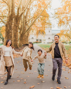 Family photographer Melbourne Casrltongardens