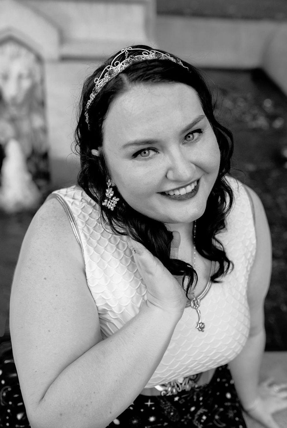 A plus-sized women in a top and skirt.
