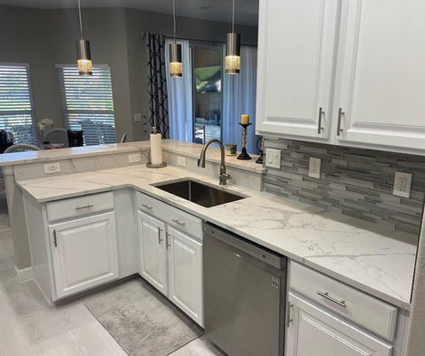 White quartz countertops with grey veins 