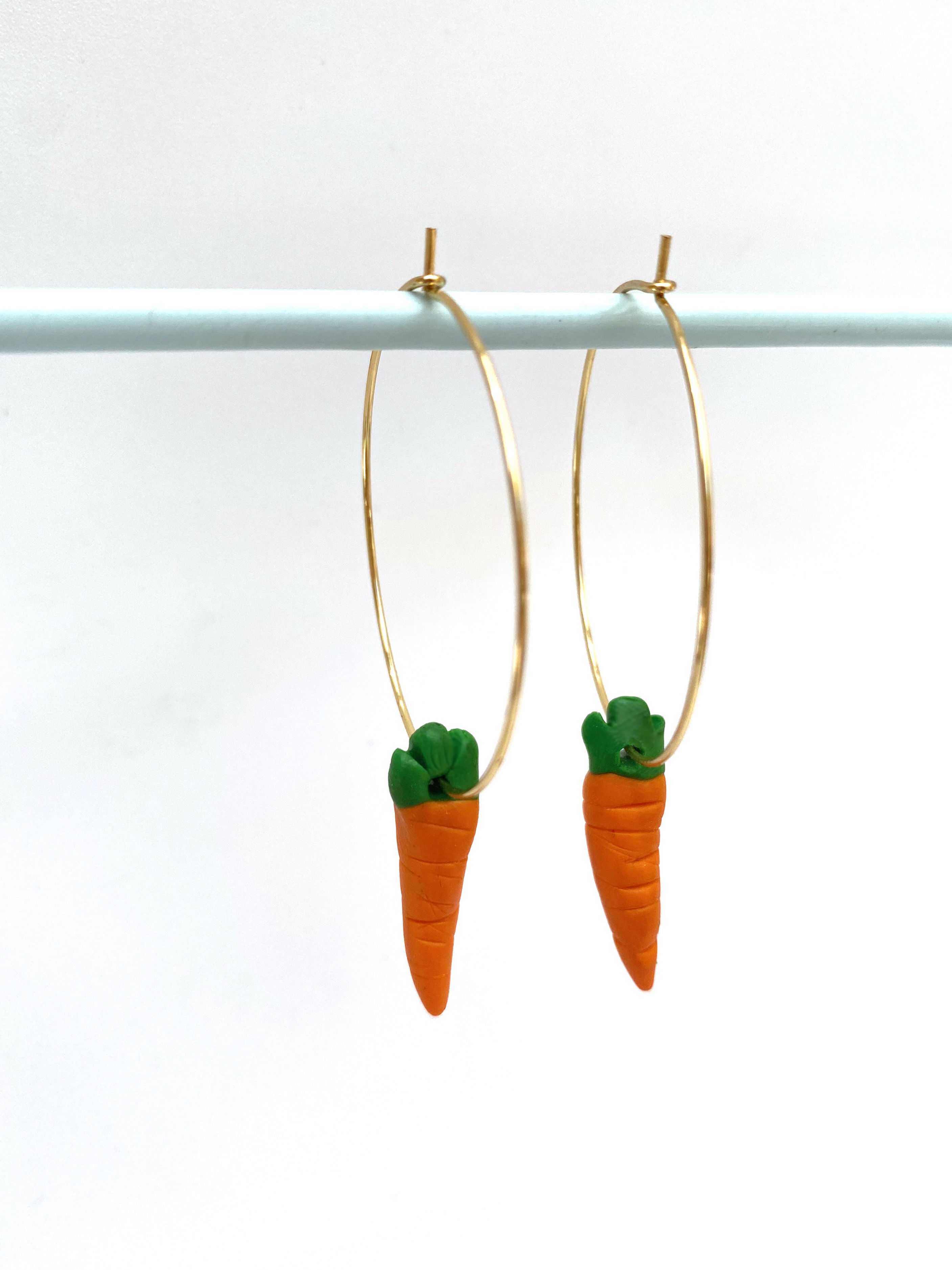Pendientes zanahoria dorado