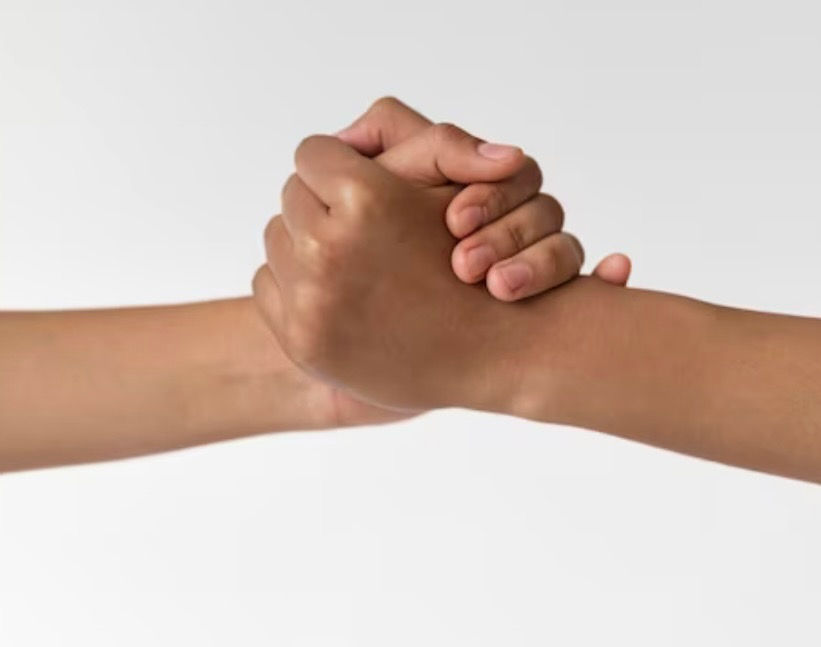 Mains deux_edited.jpg