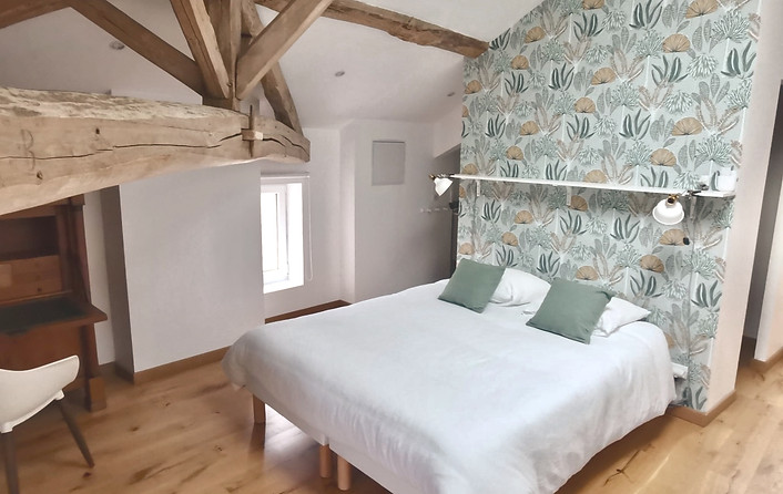 Chambre Olivia 2ème étage_edited_edited.