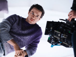🎬✨ Joseph Quinn : l’ascension d’un acteur, au regard magnétique, qui ne cesse de surprendre.