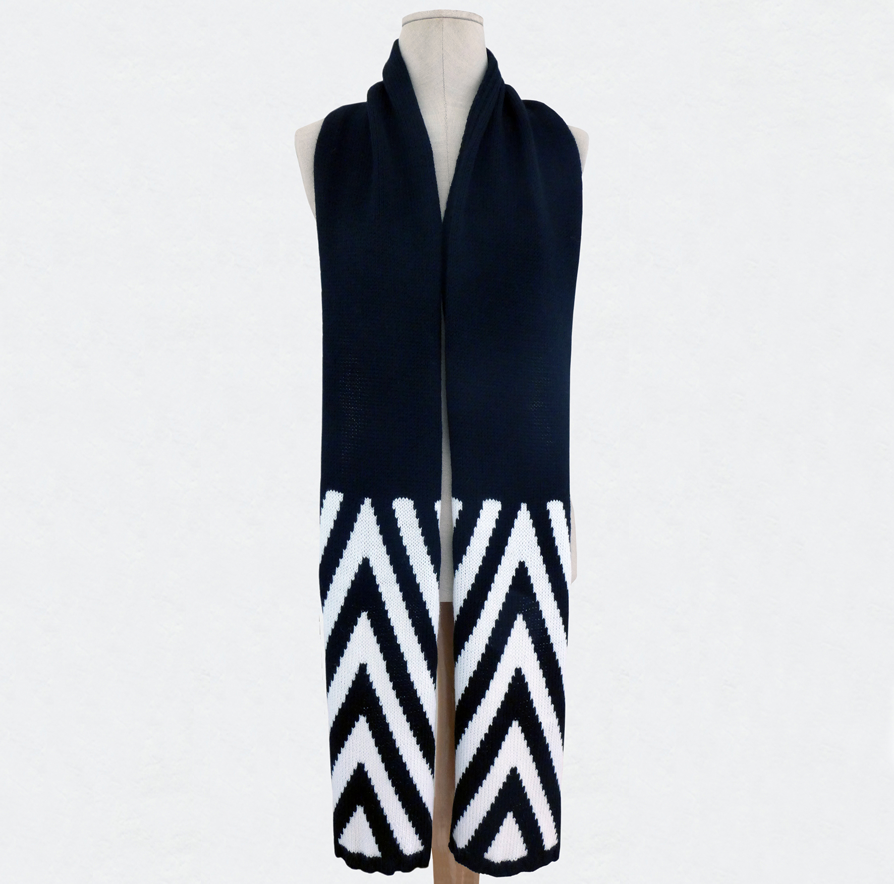 TRIBUTE_E.S chevrons
