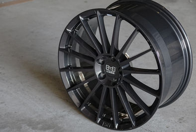 DESIGN F 20inch Gloss Gunmetal 2.jpg
