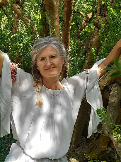 Blumenshirt Gesichtsaufnahme.jpg