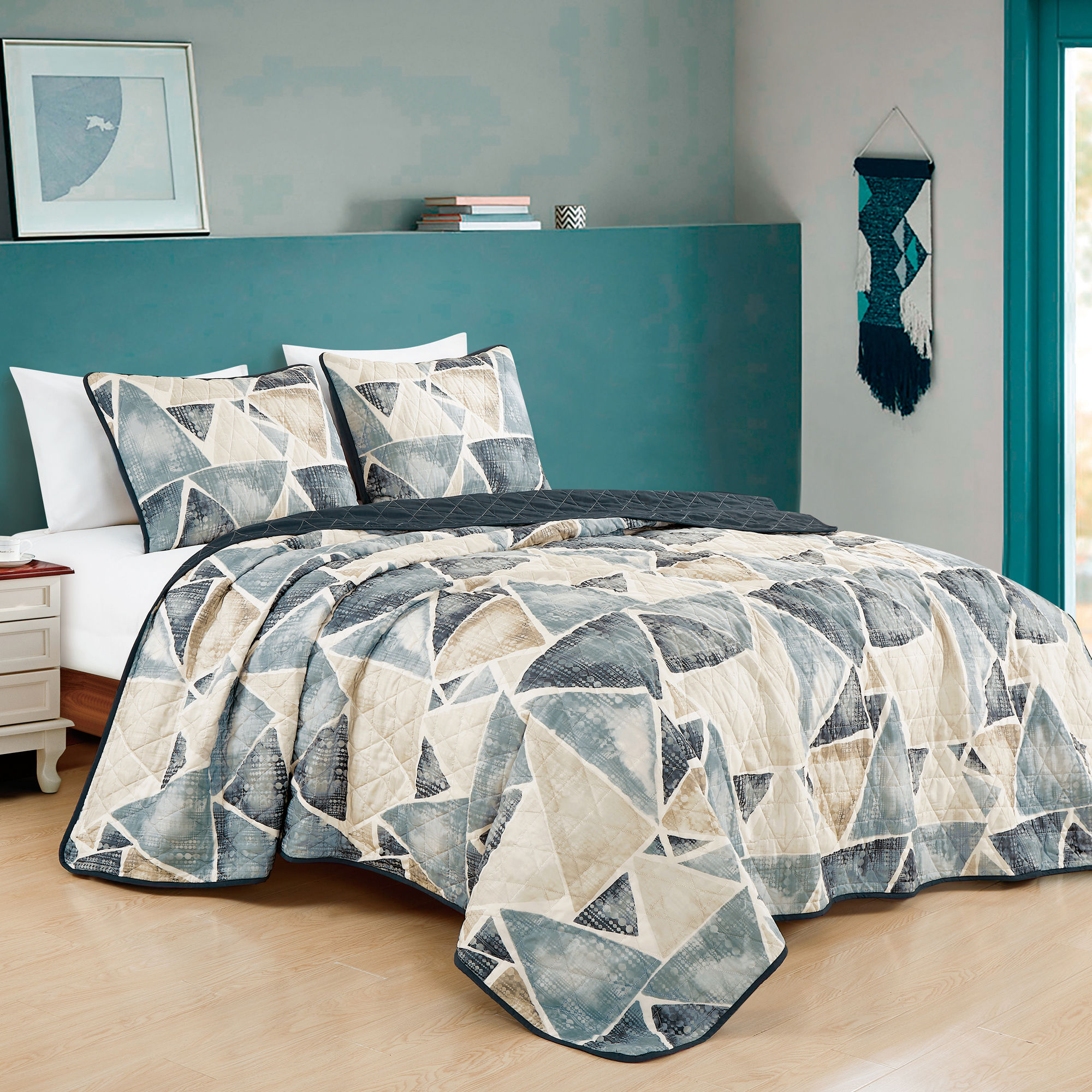 Blue Triangle Bedspread Set