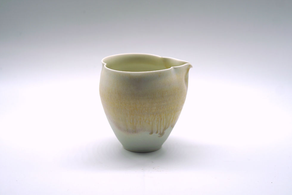 Thumbnail: 桃白磁片口 Kataguchi