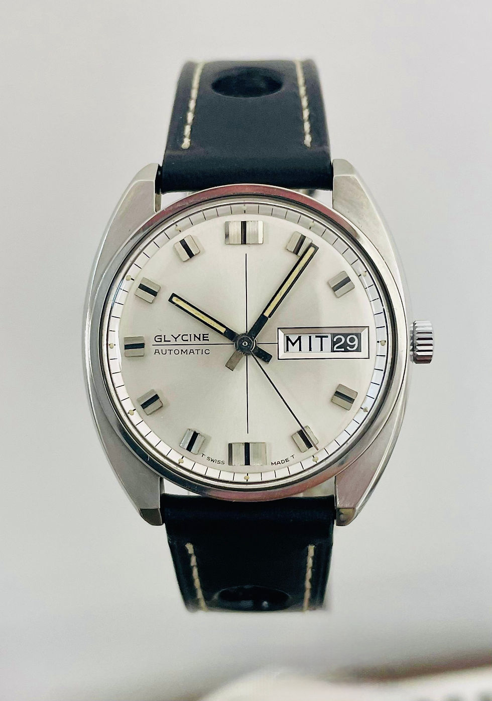GENTS GLYCINE AUTOMATIC S/S WRISTWATCH ON BLACK LEATHER STRAP