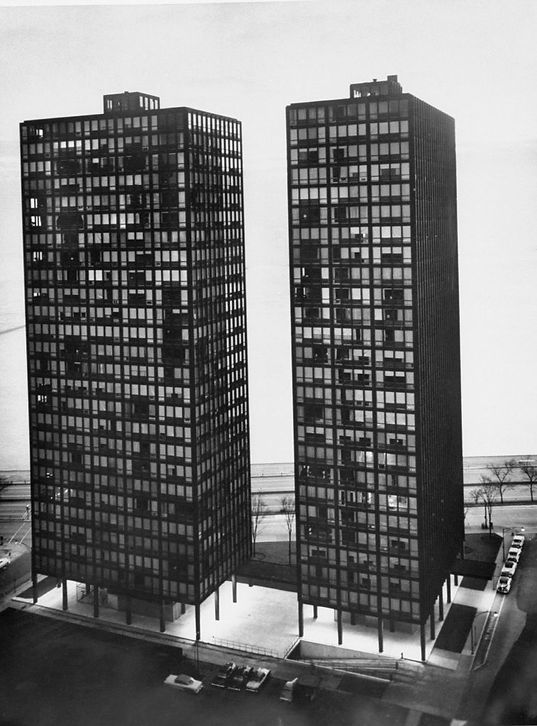 Mies van der Rohe-designed apartment houses, 860-880 Lake Shore Drive, Chicago, 1956. Frank Scherschel The LIFE Picture Collection/Shutterstock
