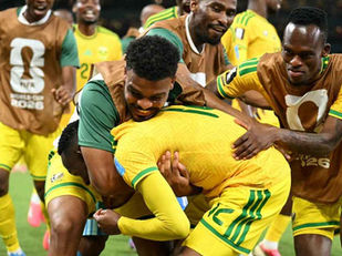 OGGEND SPORT: Bafana maak Wêreldbeker geskiedenis, die Proteas is gewaarsku teen selfvoldaanheid en ontsteltenisse skud Wimbledon-voorbereidings