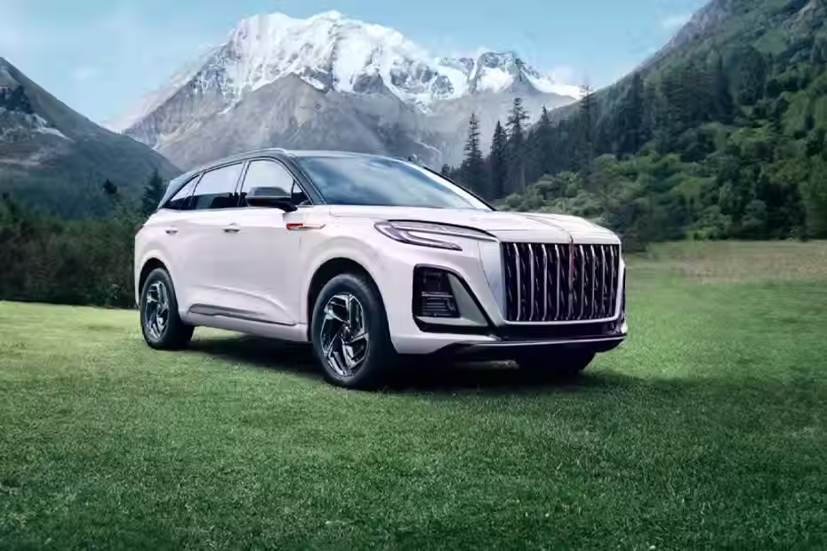 Thumbnail: Hongqi HS3 delivers compact luxury with modern features.