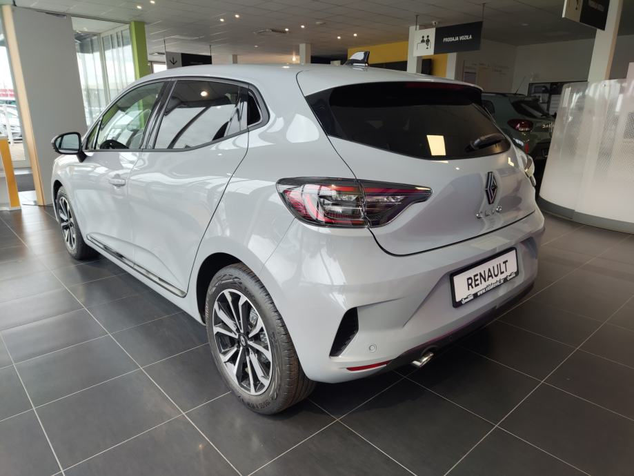 Thumbnail: Renault Clio Techno TCe 90 delivers style and efficiency in one sleek package.