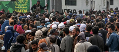 Pakistan: Tens of thousands of Afghans flee amid crackdown