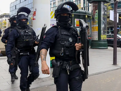 Paris police open fire on Muslim woman at train station
