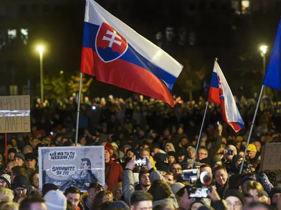Thousands rally in Slovakia to condemn the government plan to close top prosecutors' office