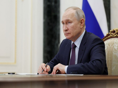 Vladimir Putin signs Russia's withdrawal from the treaty banning nuclear tests