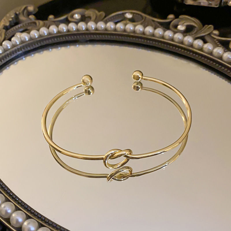 Thumbnail: Eternal Knot Bracelet