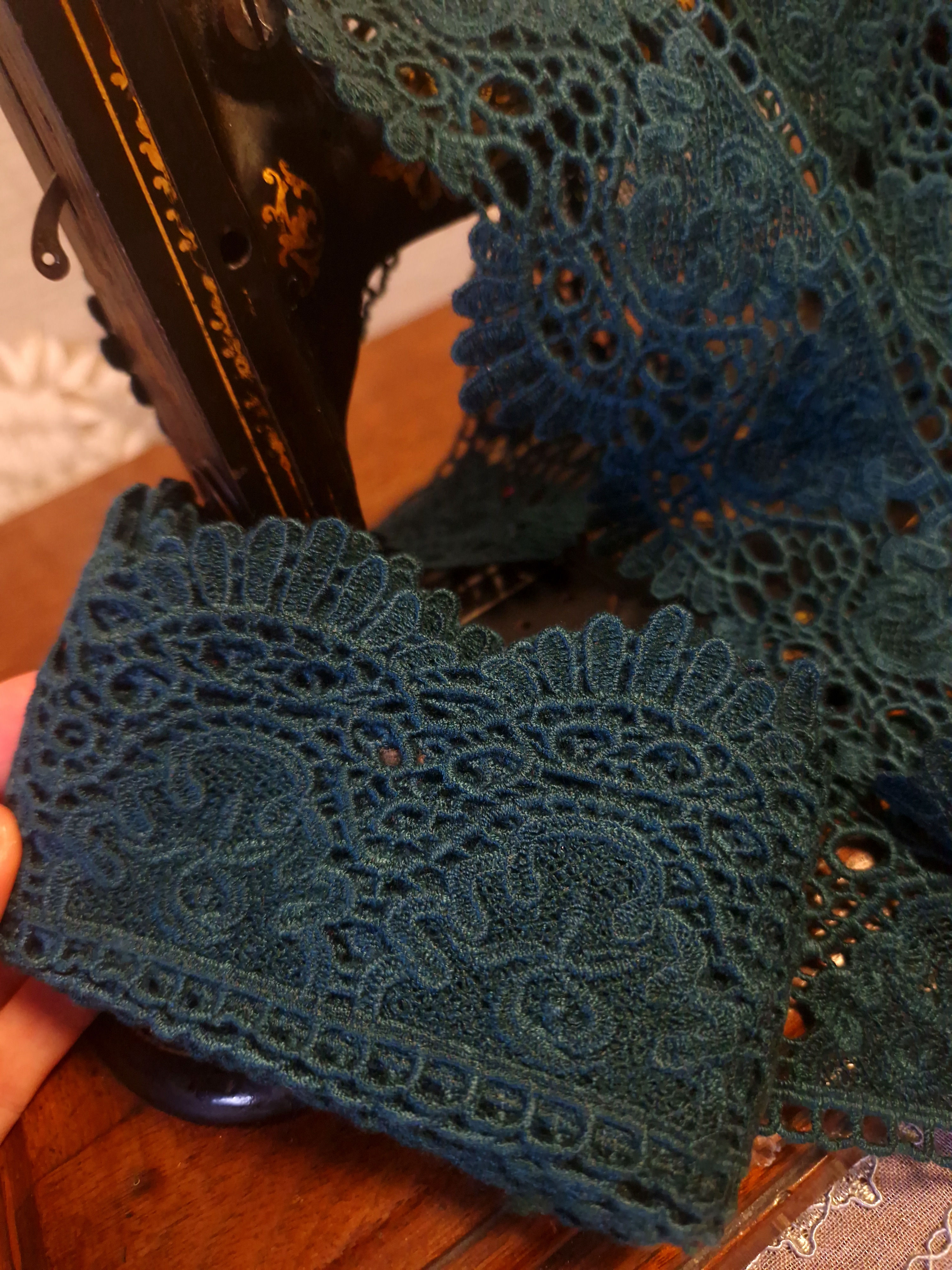 Dark Green Venice Lace Bundle