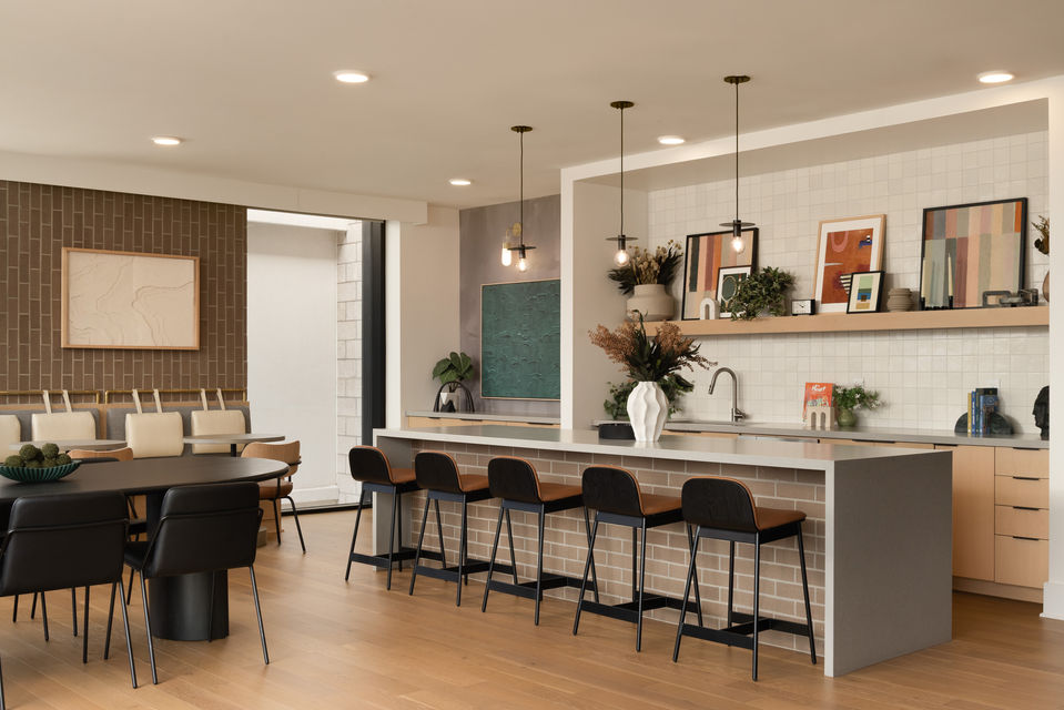Ragsdale is a multifamily and downtown condo community in Phoenix, Arizona featuring hospitality-inspired residential amenities and desert-inspired interior design.