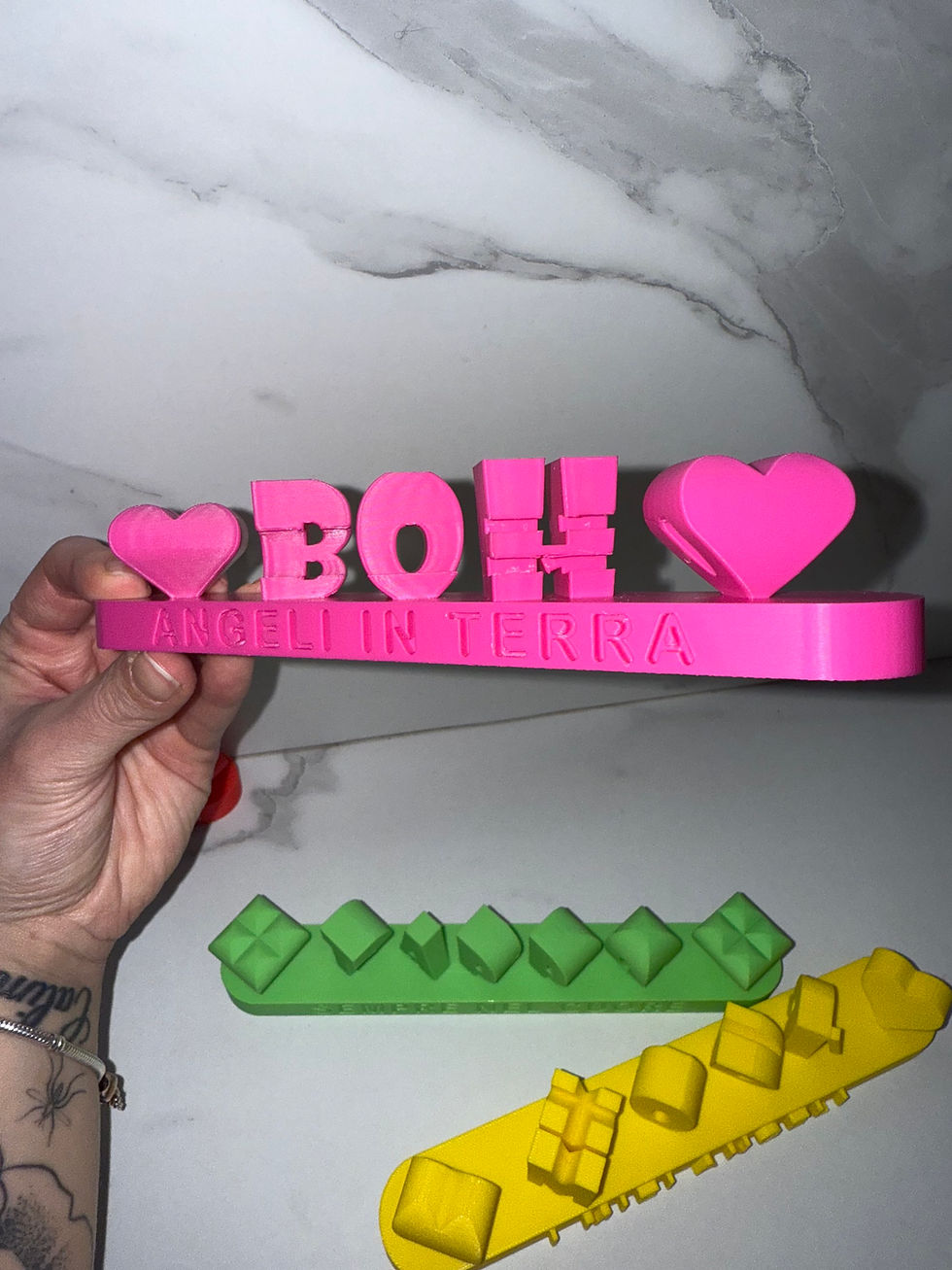 Miniatura: Scritta ambigramma