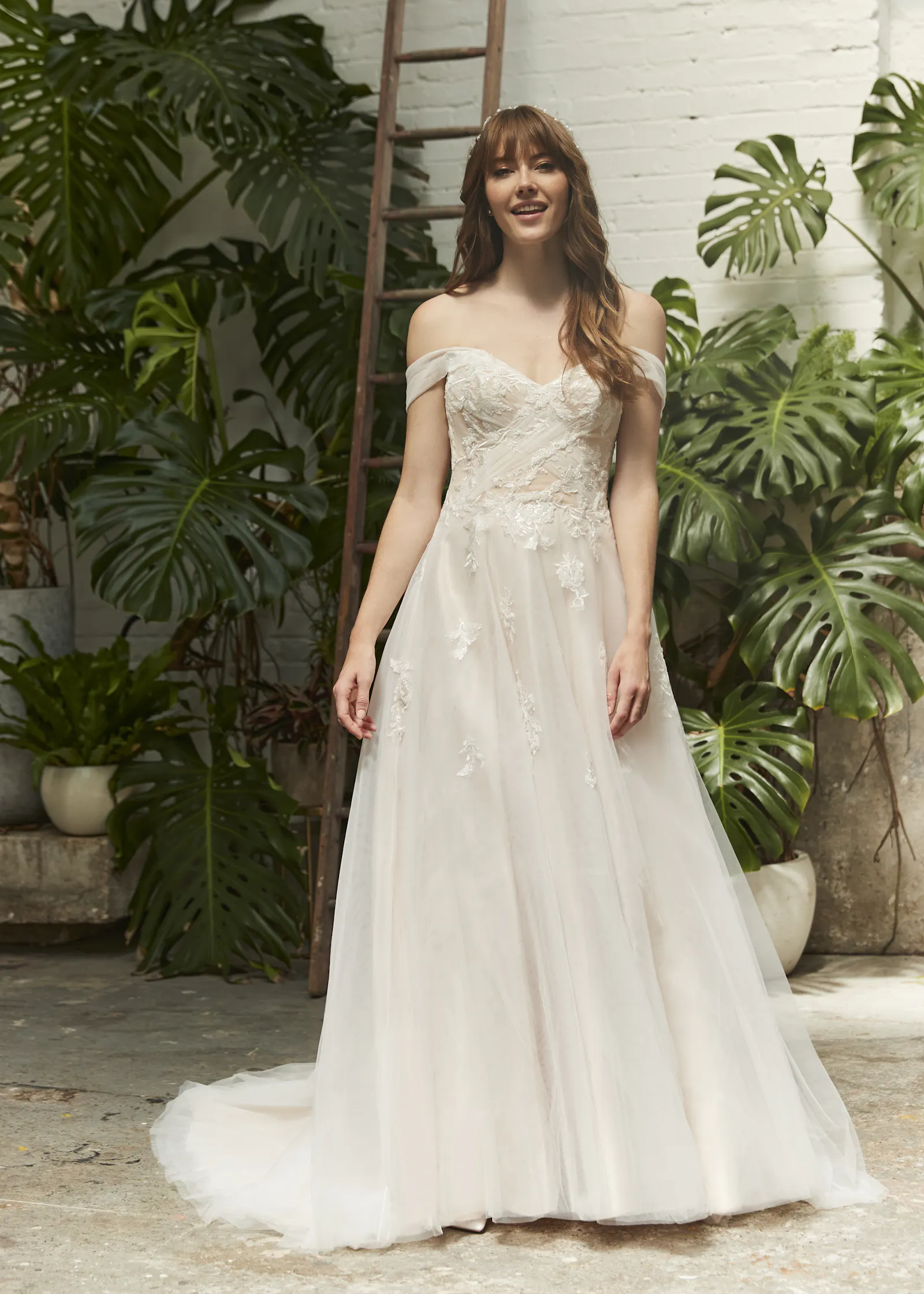 Pure store bridal dresses