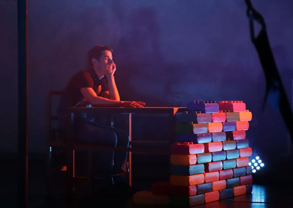 spectacle tout public, spectacle auvergne, cirque, théâtre, seul en scène