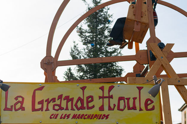 Entresort forain, grande roue, spectacle