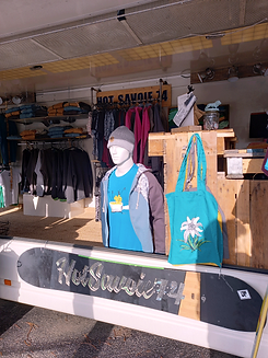 Jeudi matin Marché de Saint-Jorioz 74410 en Haute-Savoie avec la marque de vêtement sportwear outdoor Hot Savoie 74