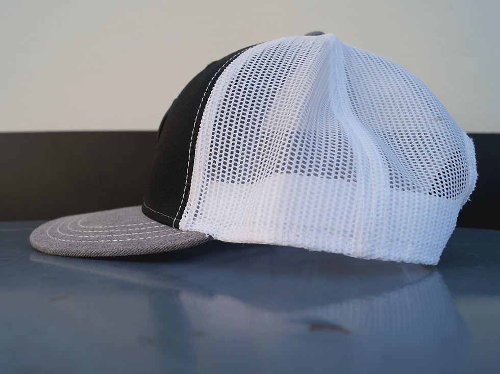 Miniature : Casquette courbé grillage | grise noire | Macaron cuir végan montagn