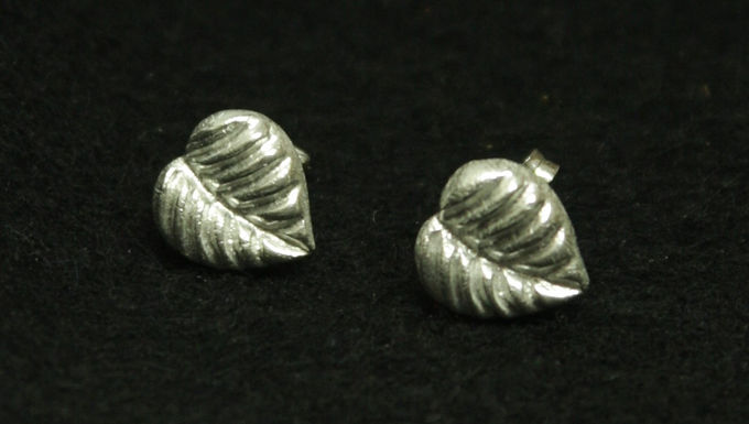 6459 = Teardrop shaped leaf studs