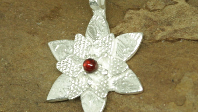 6296 - Flower with double petals and red garnet centre
