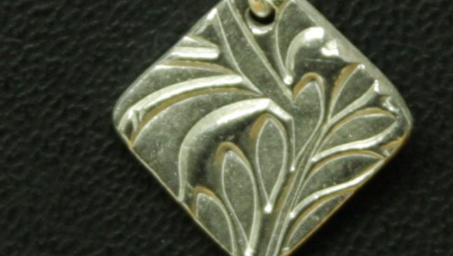 6224 - Deeply textured diamond shape