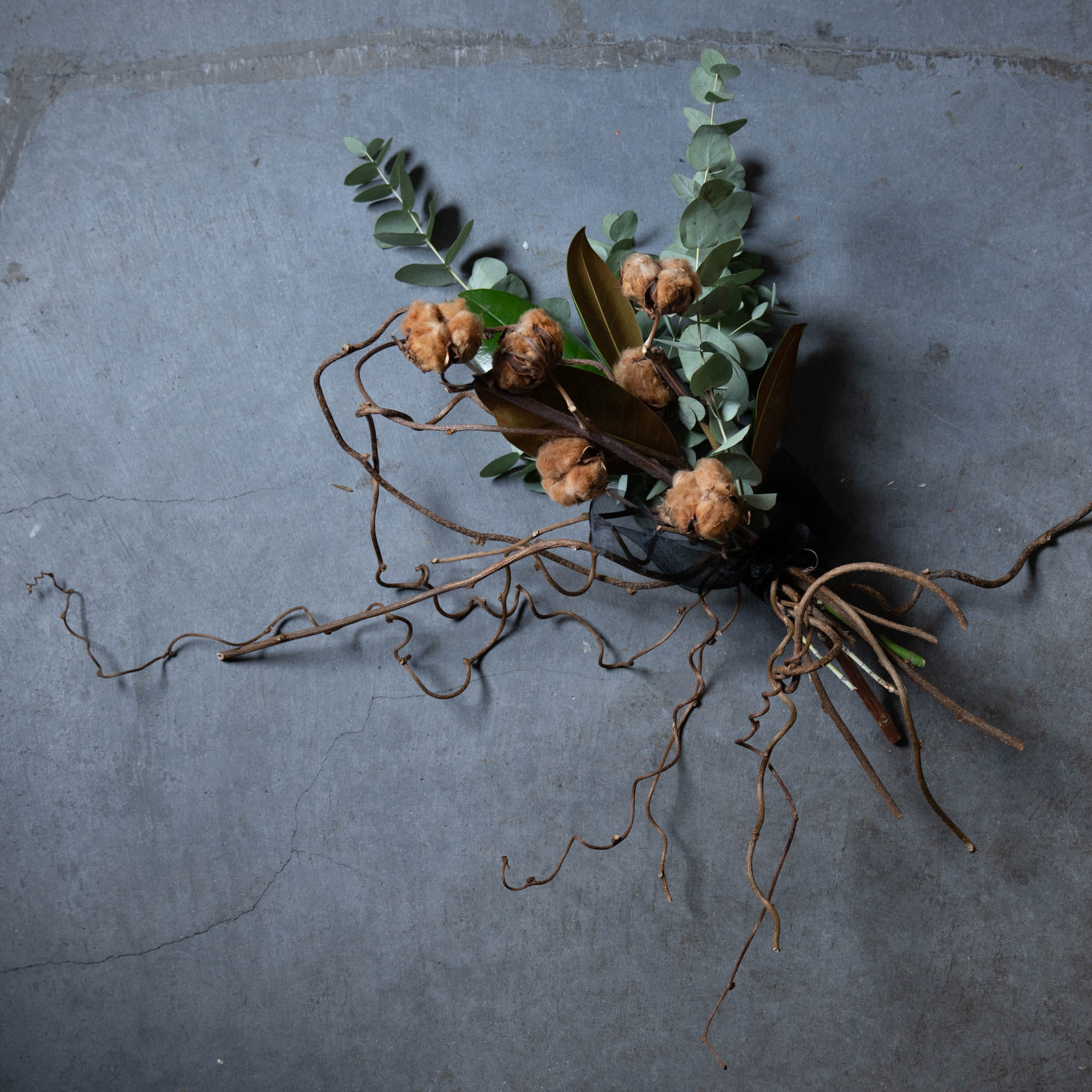 ユーカリとコットンフワラーのスワッグ