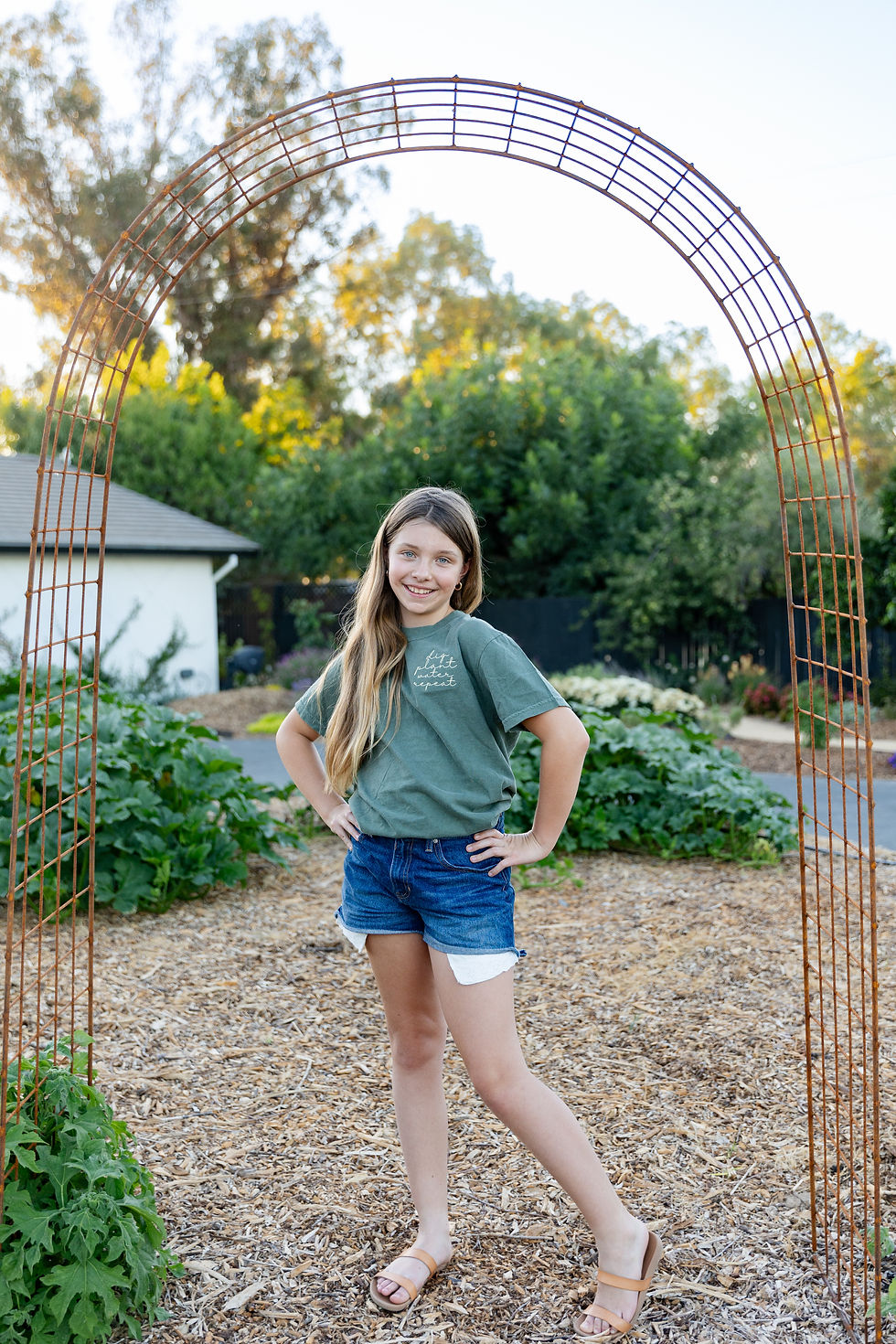 Thumbnail: Embroidered Tee in Moss