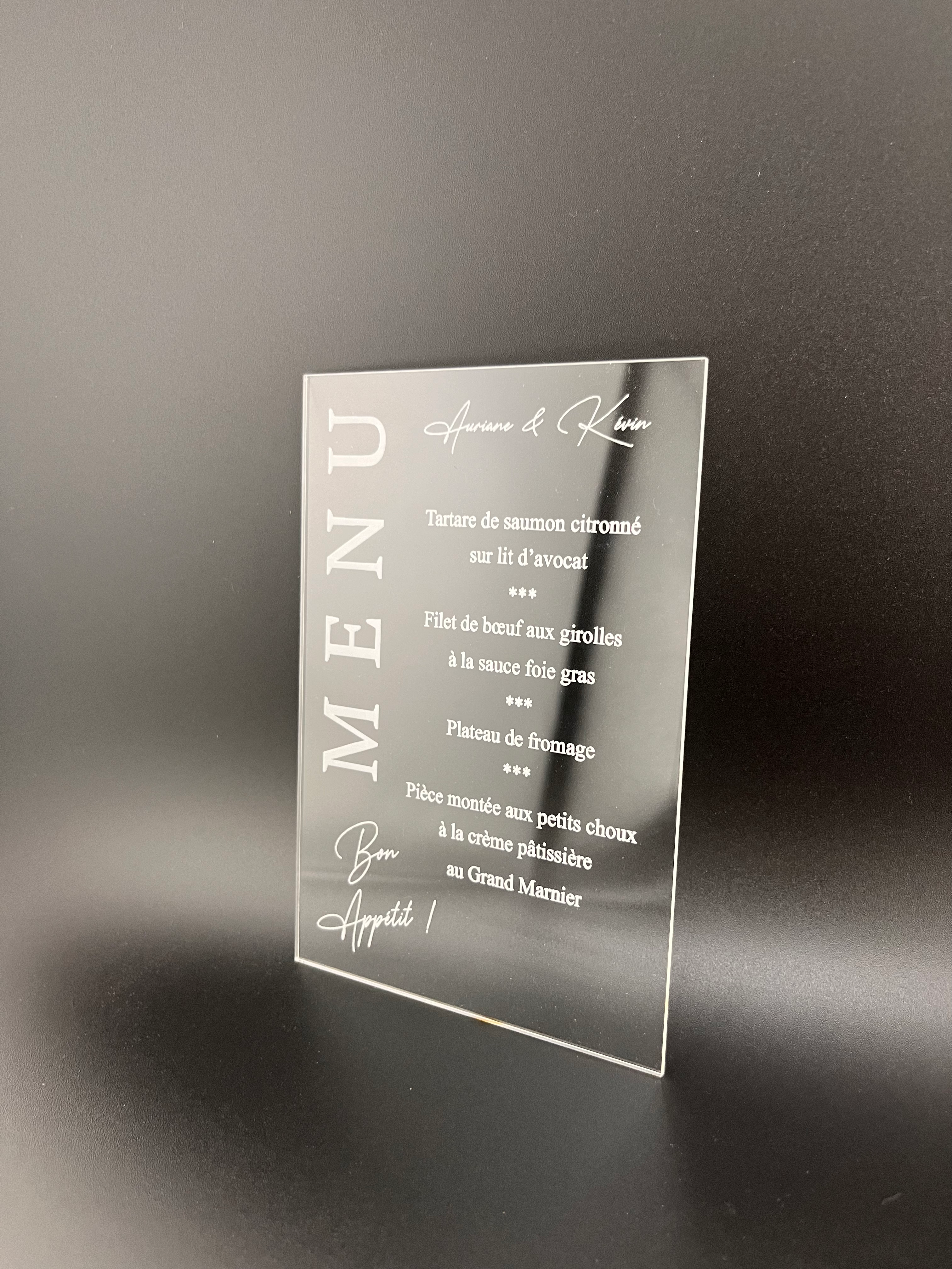 Personnalisation possible d'un menu en plexiglas et acrylique transparent.