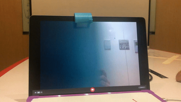 Adjust the Kiap Kiap horizontal to share your desk work