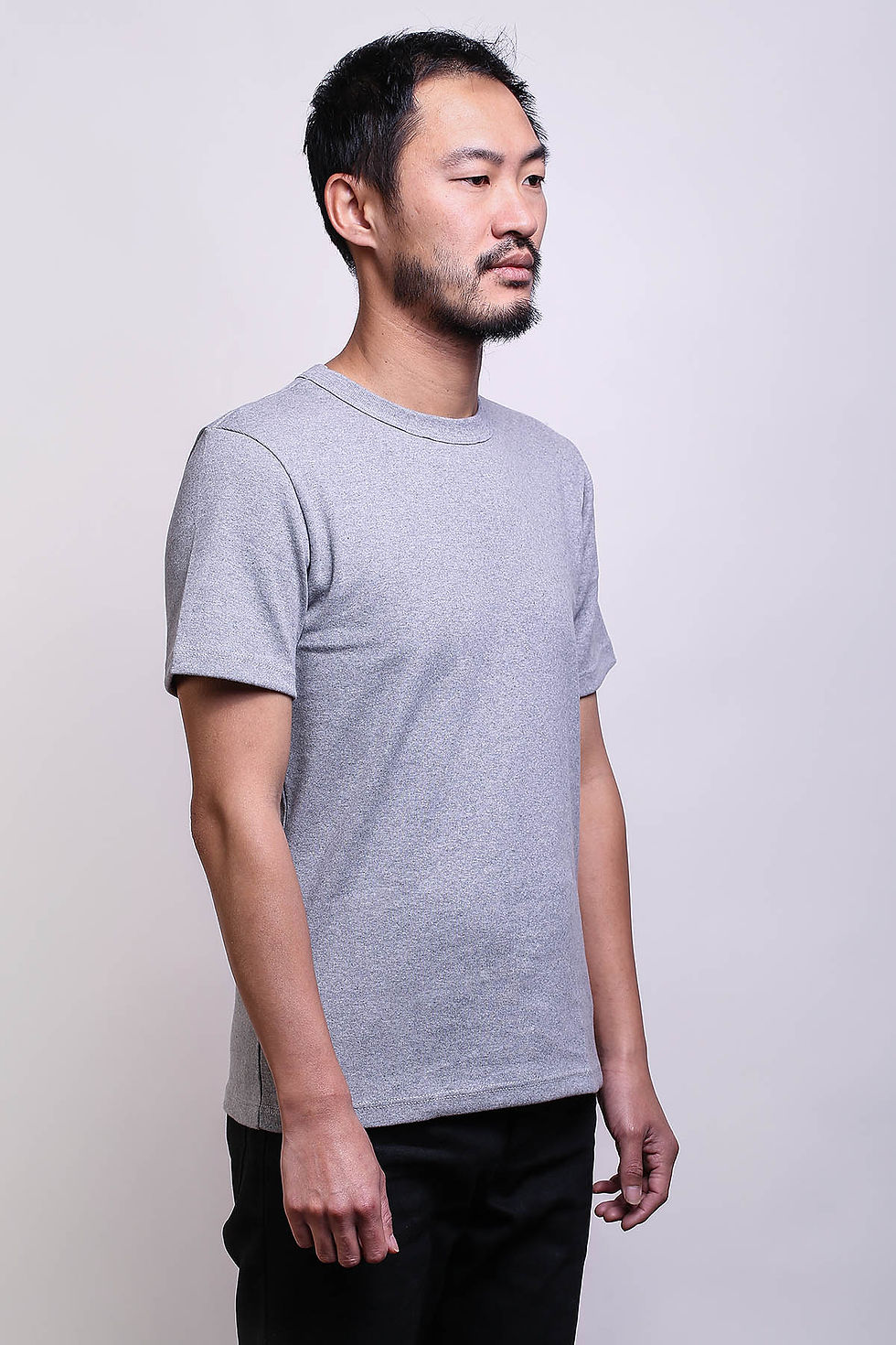 Miniature : T-shirt gris chiné Maison Cornichon porté par un mannequin vue de coté