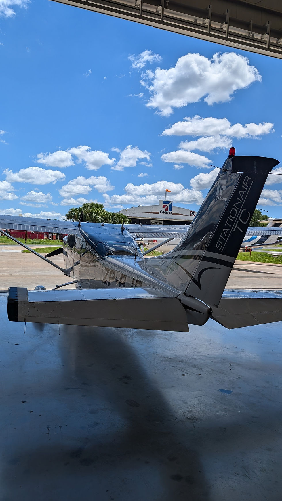 Miniatura: Cessna 206H Año 1999