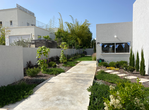 גינה בקיסריה