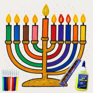 חנוכיה זוהרת בחושך