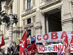 Sciopero scuola 6 e 7 maggio: aumento stipendi del 30% e stop Invalsi, tutte le motivazioni della protesta
