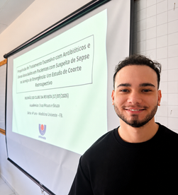 Antibióticos e Danos em Suspeita de Sepse na Emergência
